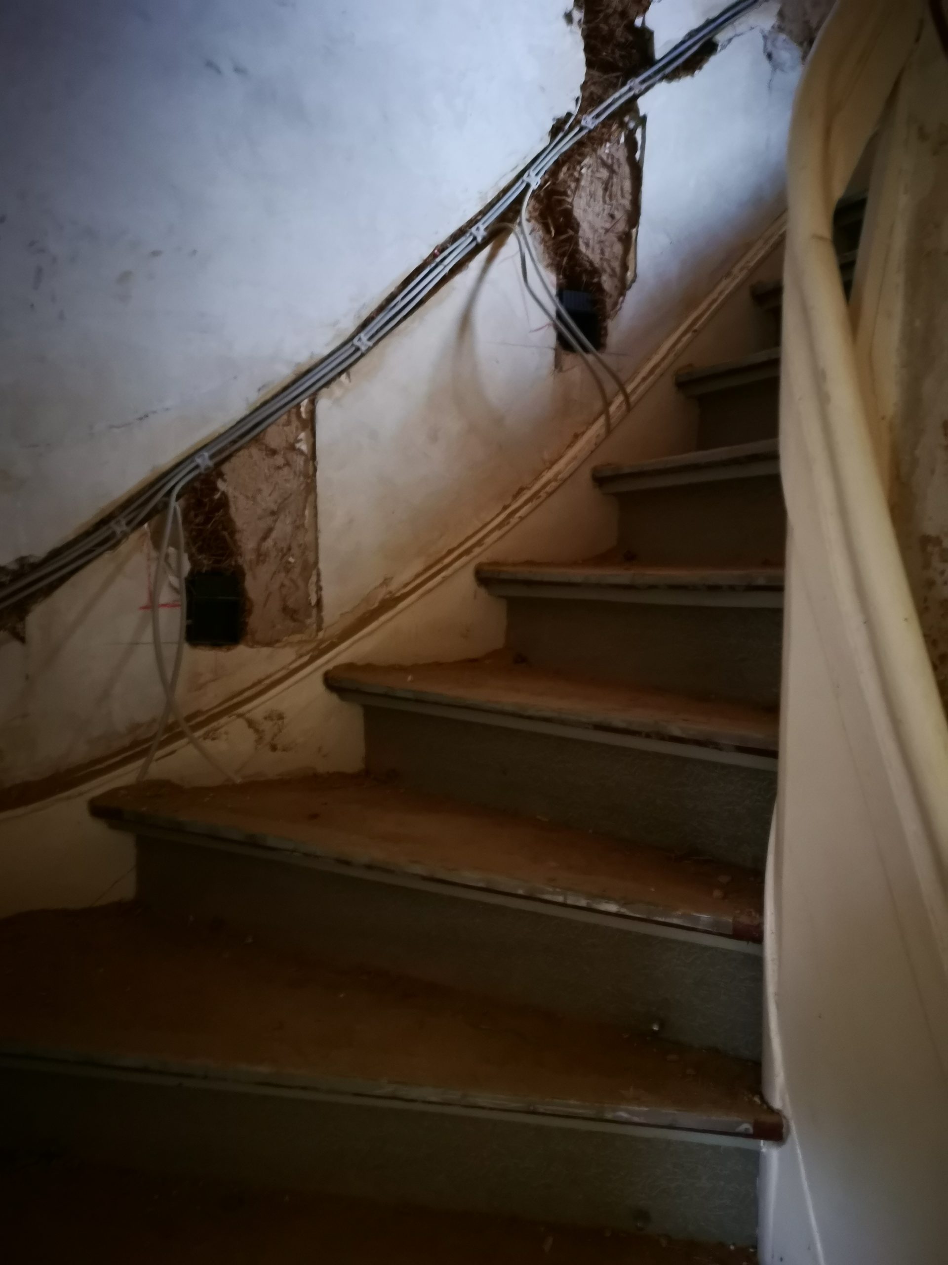 Besser Schmitz - Treppenhaus vor Renovierung