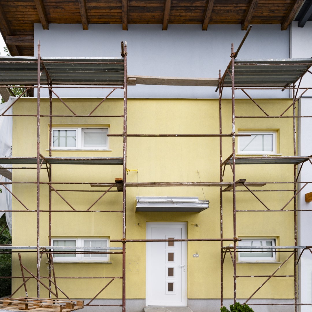 house-facade-renovation-in-progress-2025-03-11-14-10-13-utc (Groß)